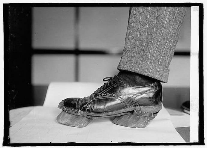 9. «Коровья» обувь американских самогонщиков, 1922 г.