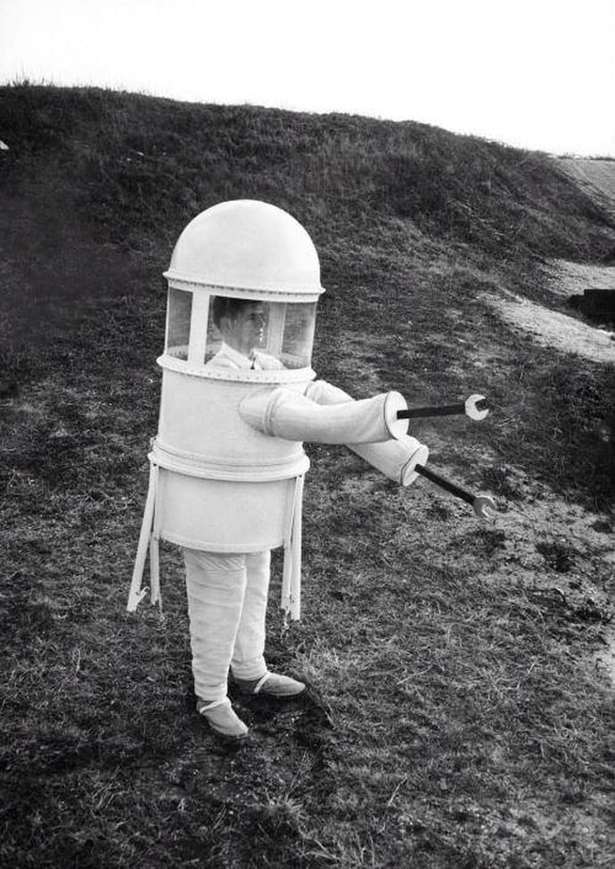 17. Дизайнерский костюм для прогулки по Луне, 1960-е