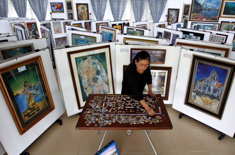 Джина Лакуна, владелица небольшого бизнеса по продаже детской одежды, собрала уже более 473 головоломок-пазлов, которые разместила в небольшом музее