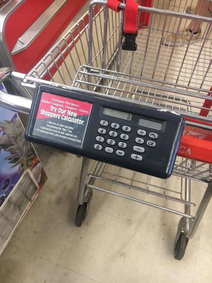В этом супермаркете есть калькулятор на тележках