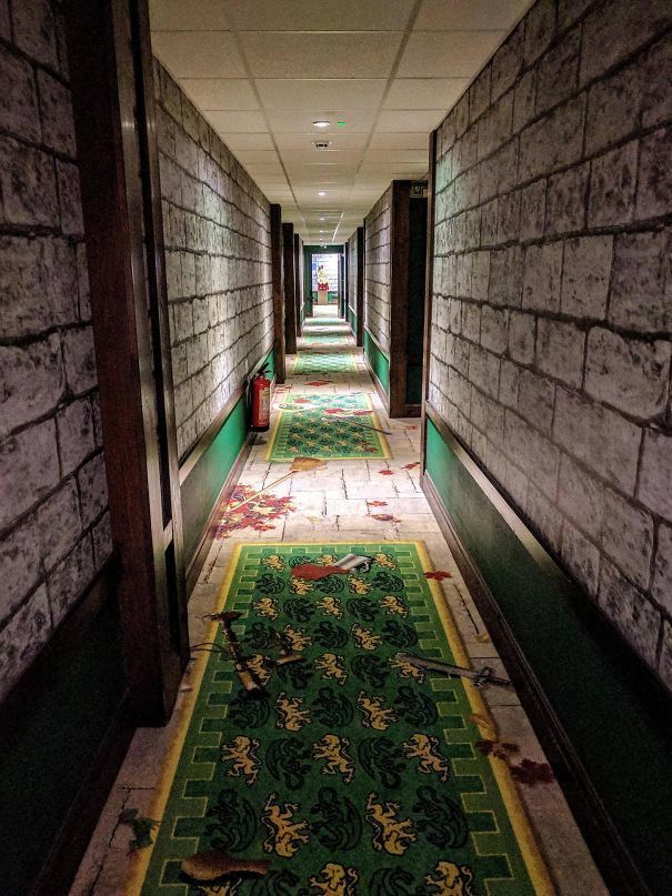 16. Когда коридор в отеле выглядит как старая компьютерная игра