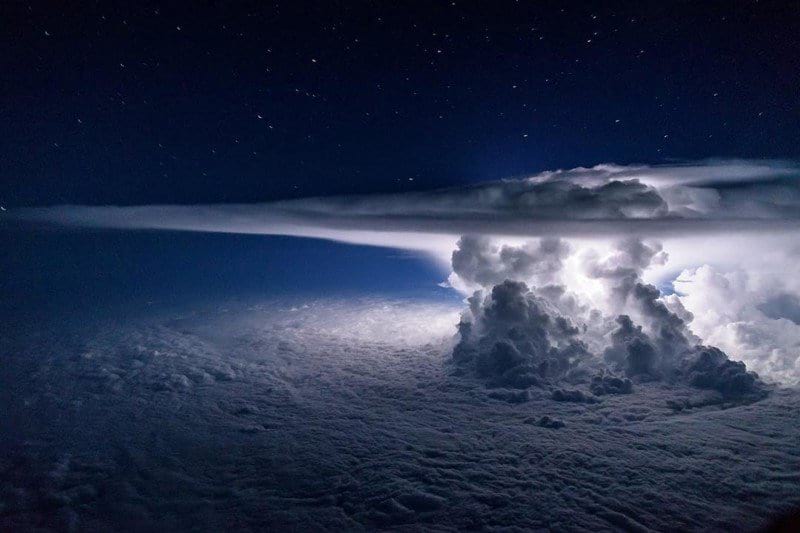 Пролетая над облаками (фото: Сантьяго Борха)
