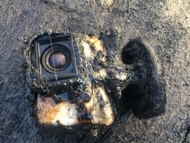 Автор утверждает, что от гибели камеру спас защитный чехол