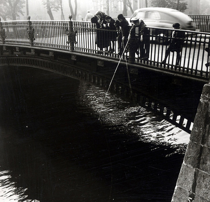 23. Рыбалка на канале Грибоедова, 1957