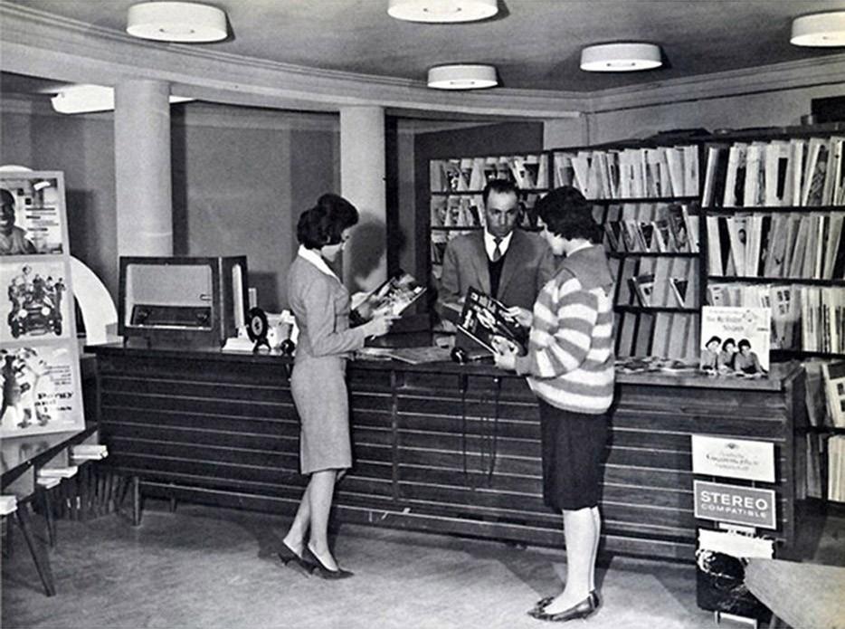 3. Афганские женщины в общественной библиотеке задолго до того, как Талибан захватил власть. Приблизительно 1960-е гг.