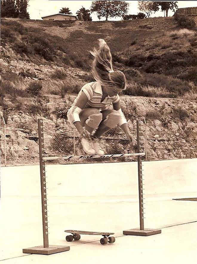 22. Эллен О’Нил — одна из первых профессиональных скейтбордисток. 1976 год.