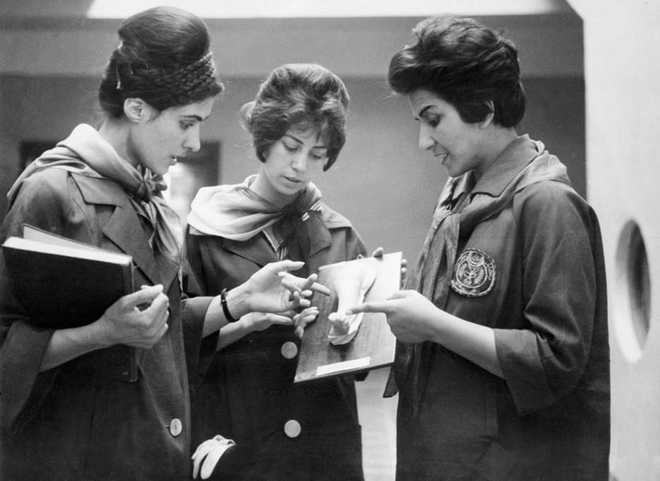 34. Афганки изучают анатомию. 1962 год.