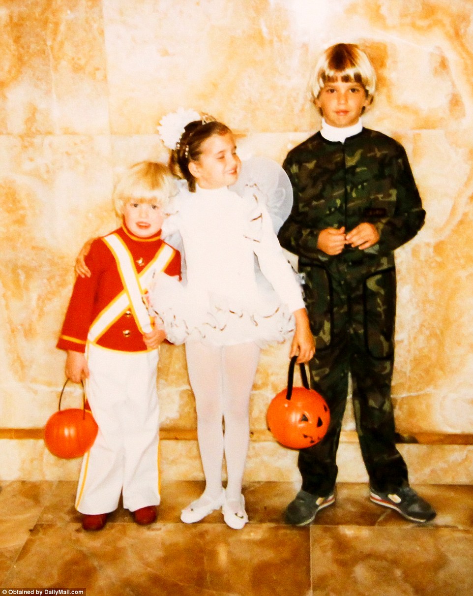 Эрик, Иванка и Дональд-младший в Хеллоуин.
