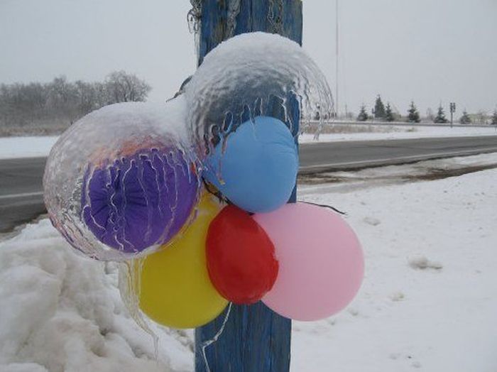 Прежде, чем эти шарики лопнули, они замерзли