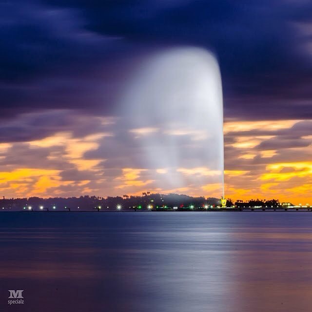 На фото: фонтан Фахда — самый высокий фонтан в мире. Находится в городе Джидда.