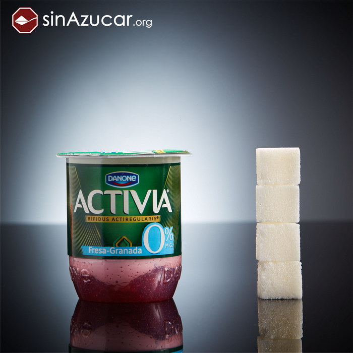 Обезжиренный йогурт Activia со вкусом «клубника — гранат».