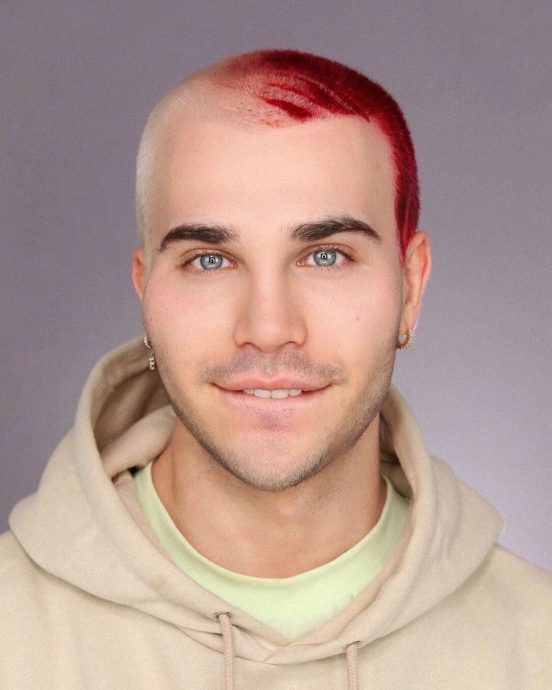 С помощью одного лишь макияжа