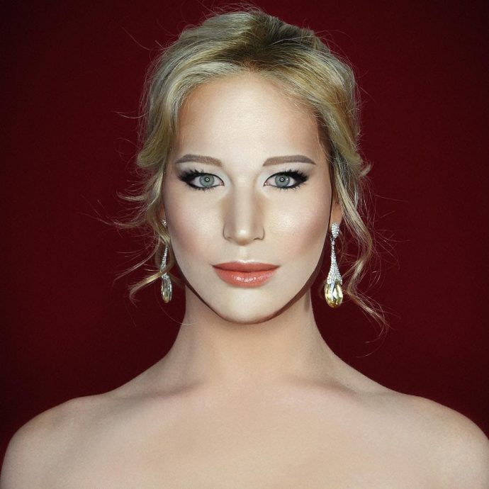 С помощью одного лишь макияжа