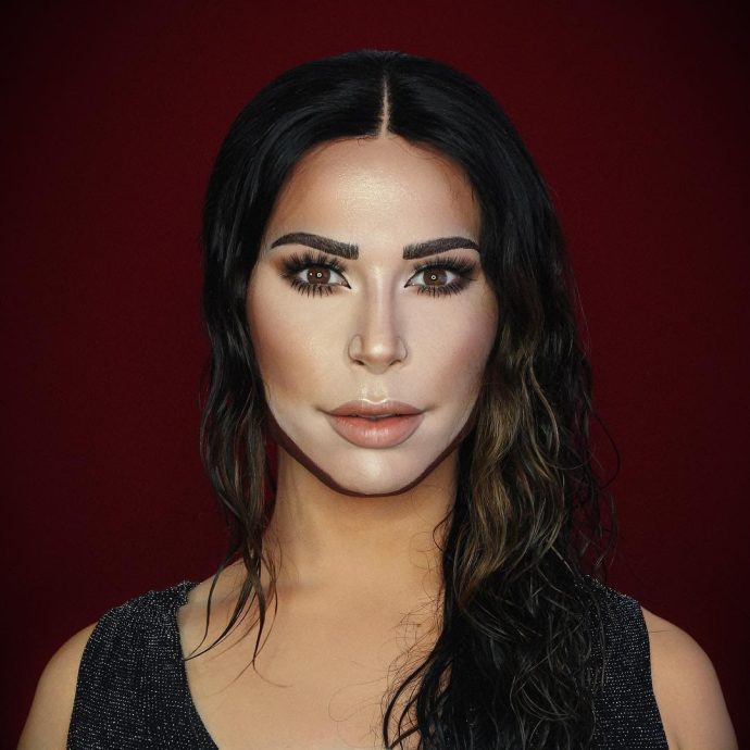 С помощью одного лишь макияжа