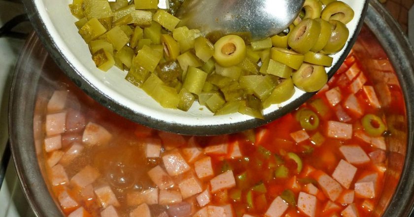 тарелка мясной солянки