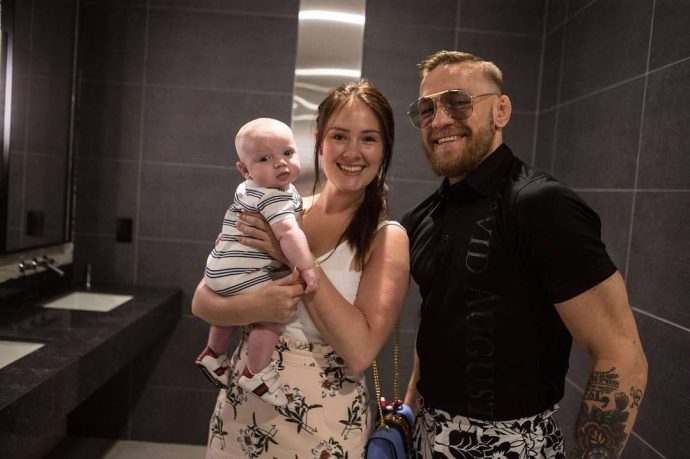 история Конора и его девушки Ди