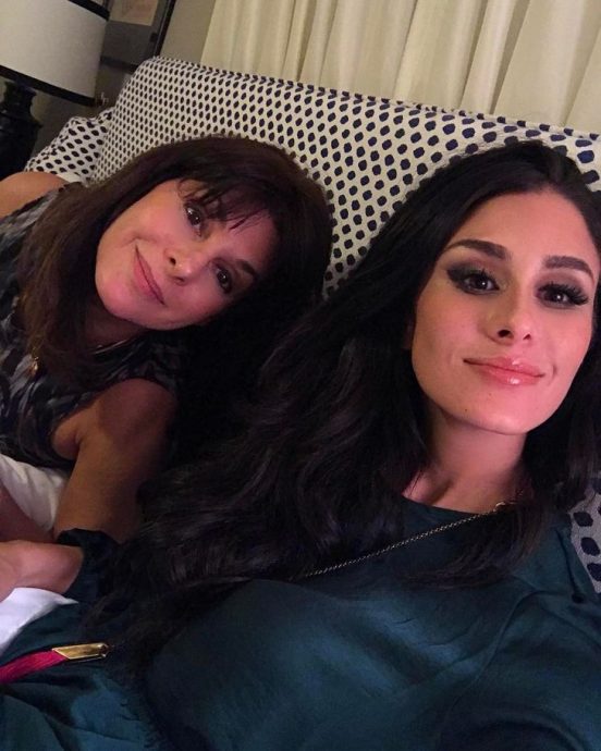 Молодые мамы и их дочки