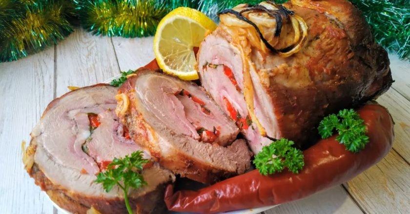 Праздничный мясной рулет